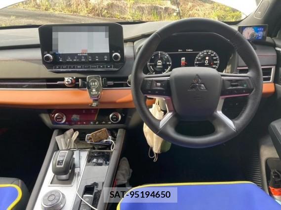 Mitsubishi OUTLANDER PHEV 2022-09 8877105-16