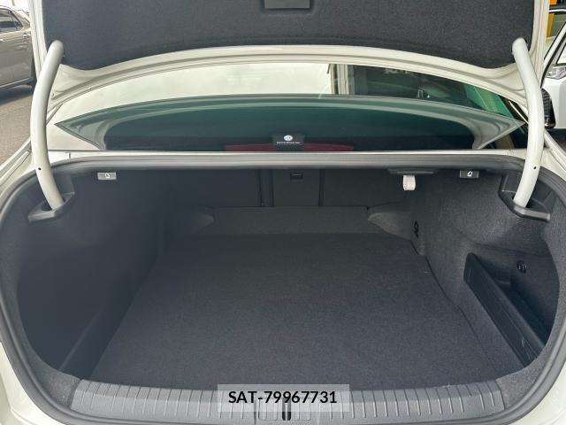 VolksWagen PASSAT 2018-05 8877633-10