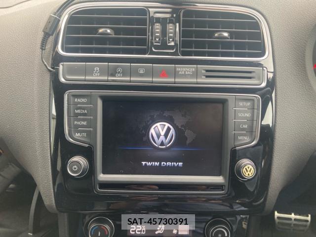 VolksWagen POLO 2015-06 8876283-14