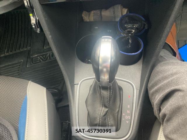 VolksWagen POLO 2015-06 8876283-16