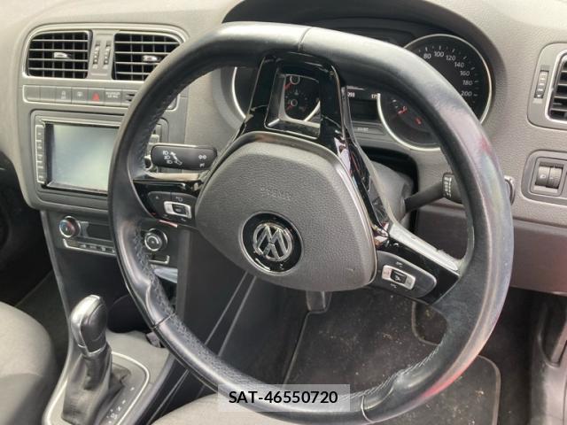 VolksWagen POLO 2016-09 8876533-11
