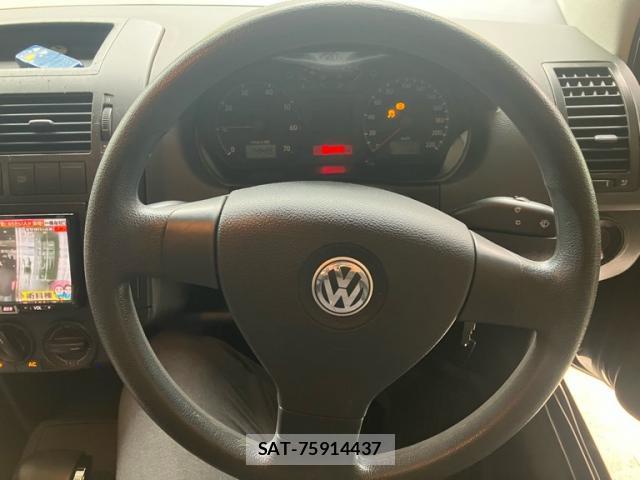 VolksWagen POLO 2006-10 8877622-16