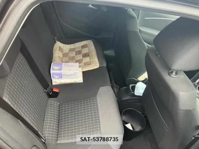 VolksWagen POLO 2016-04 8877857-11