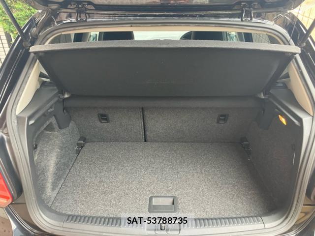 VolksWagen POLO 2016-04 8877857-14
