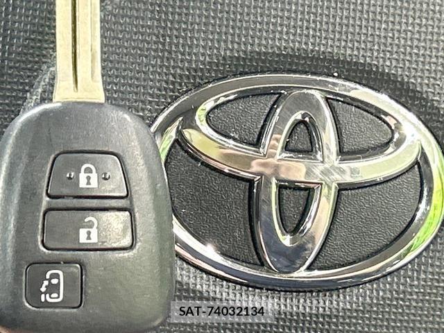 Toyota PORTE 2014-01 8876658-4