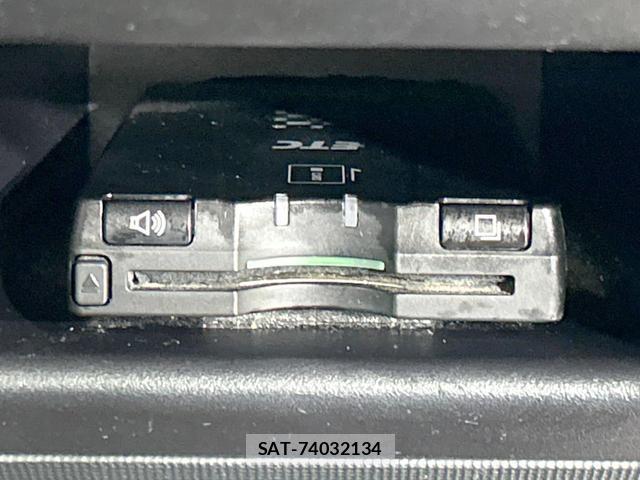 Toyota PORTE 2014-01 8876658-5
