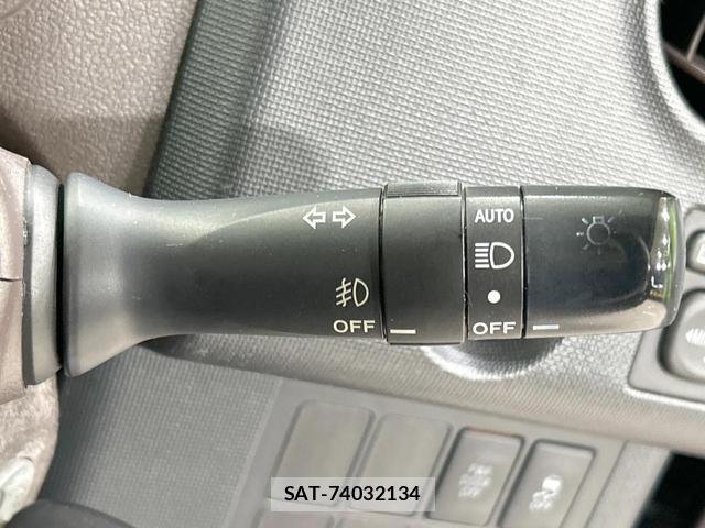 Toyota PORTE 2014-01 8876658-6