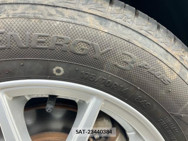 Toyota PORTE 2013-08 8876738-13