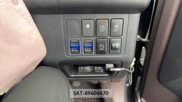 Toyota PORTE 2012-12 8877948-9