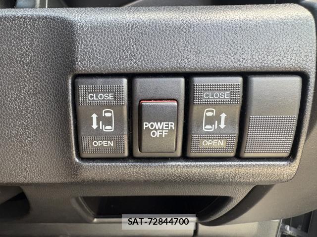 Mazda PREMACY 2011-08 8876062-4