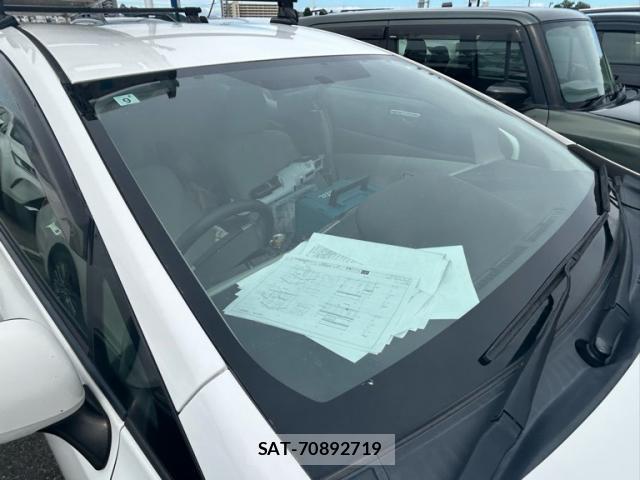 Toyota PRIUS ALPHA 2011-10 8876348-13