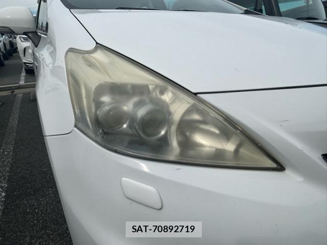 Toyota PRIUS ALPHA 2011-10 8876348-2