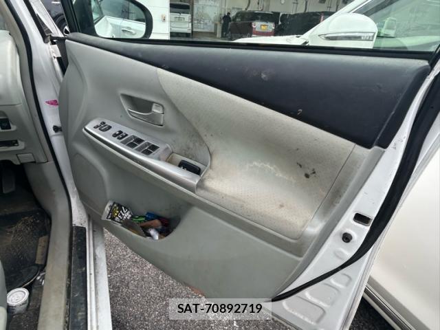 Toyota PRIUS ALPHA 2011-10 8876348-6