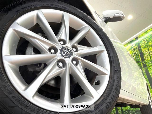Toyota PRIUS ALPHA 2015-08 8877226-12