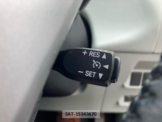 Toyota PRIUS ALPHA 2011-12 8877312-11