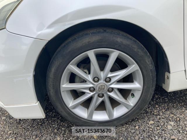 Toyota PRIUS ALPHA 2011-12 8877312-12