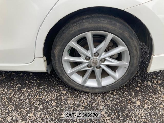 Toyota PRIUS ALPHA 2011-12 8877312-3