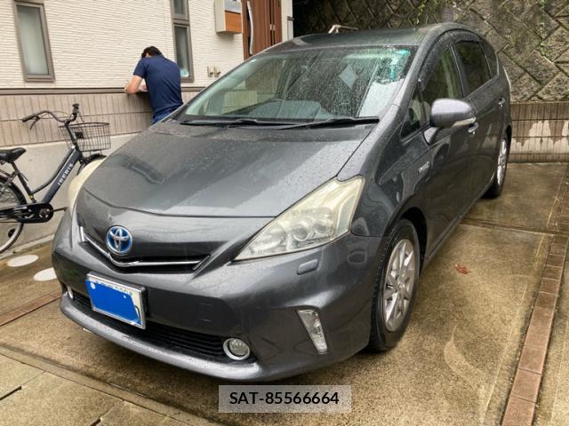 Toyota PRIUS ALPHA 2013-12 8877856-1