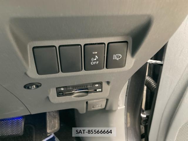 Toyota PRIUS ALPHA 2013-12 8877856-11