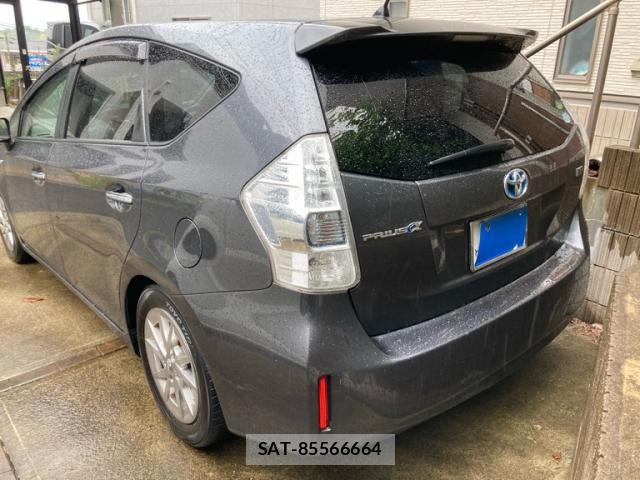 Toyota PRIUS ALPHA 2013-12 8877856-2