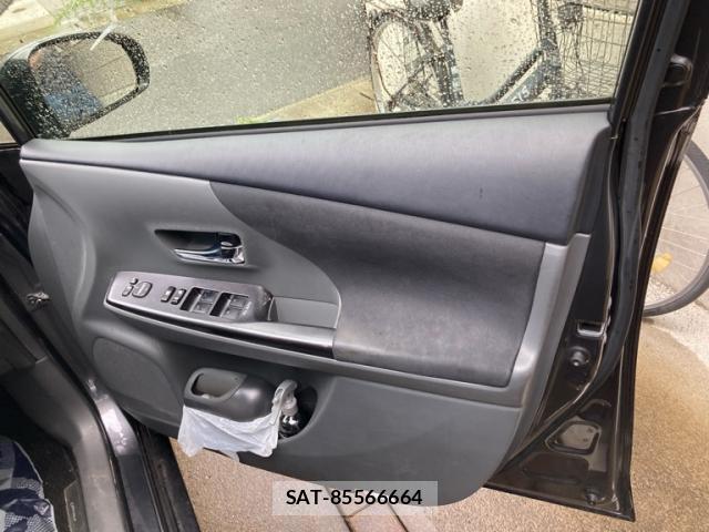 Toyota PRIUS ALPHA 2013-12 8877856-7