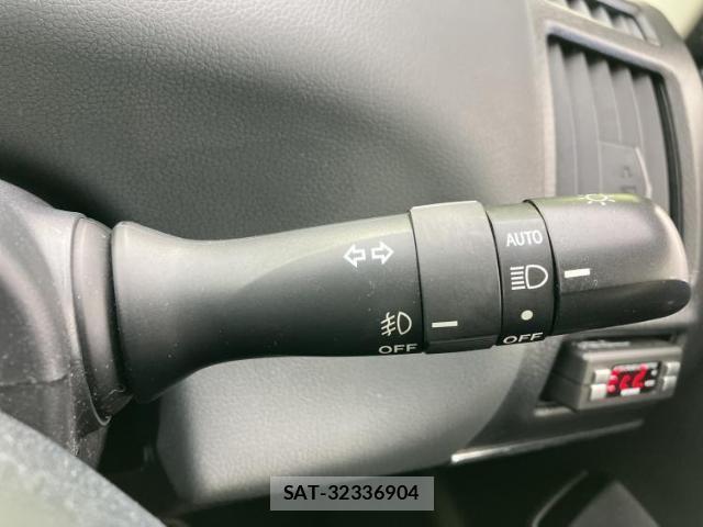 Toyota PRIUS ALPHA 2016-03 8878124-14