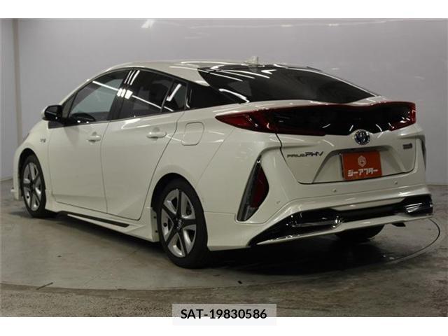 Toyota PRIUS PHV 2017-03 8876709-6