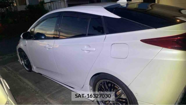 Toyota PRIUS PHV 2018-03 8877168-10