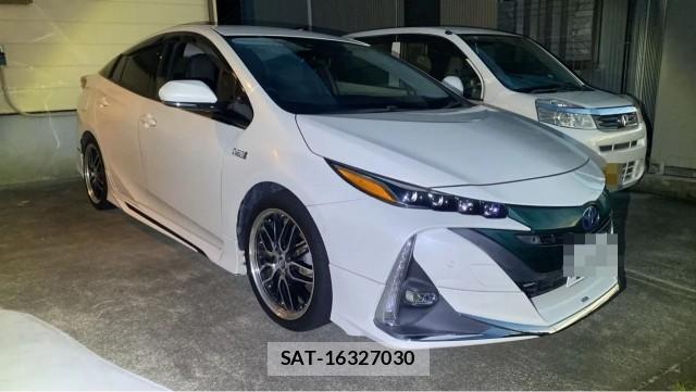 Toyota PRIUS PHV 2018-03 8877168-11