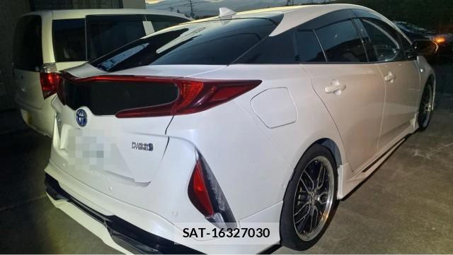 Toyota PRIUS PHV 2018-03 8877168-12