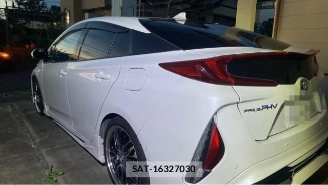 Toyota PRIUS PHV 2018-03 8877168-13