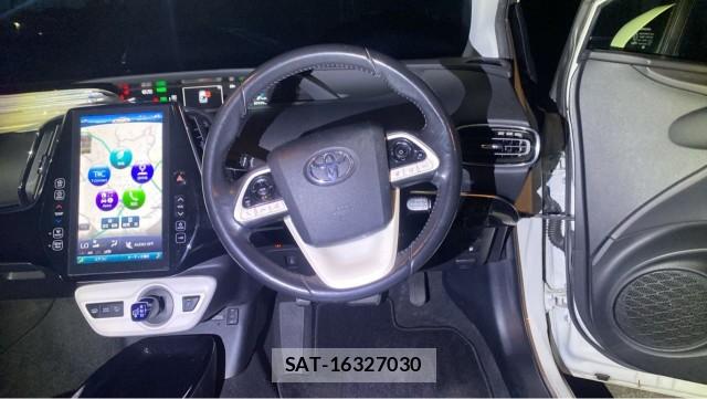 Toyota PRIUS PHV 2018-03 8877168-16