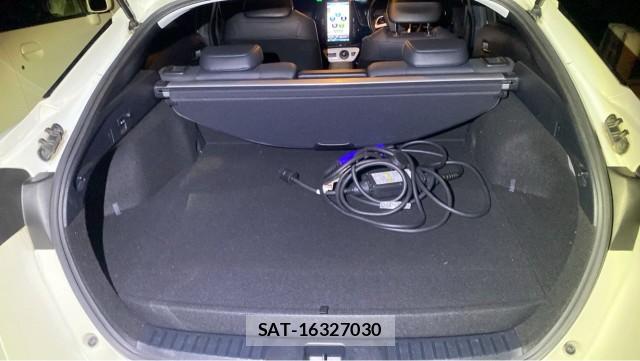 Toyota PRIUS PHV 2018-03 8877168-17
