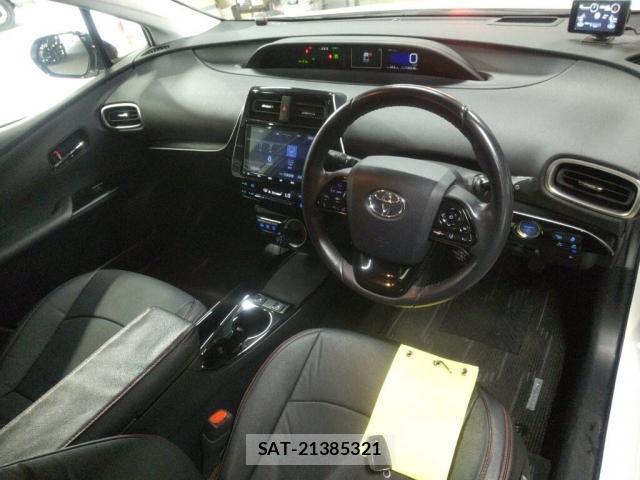 Toyota PRIUS PHV 2022-01 8877358-2
