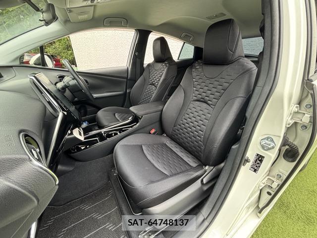 Toyota PRIUS PHV 2017-07 8877994-10