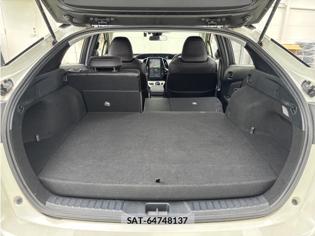 Toyota PRIUS PHV 2017-07 8877994-12
