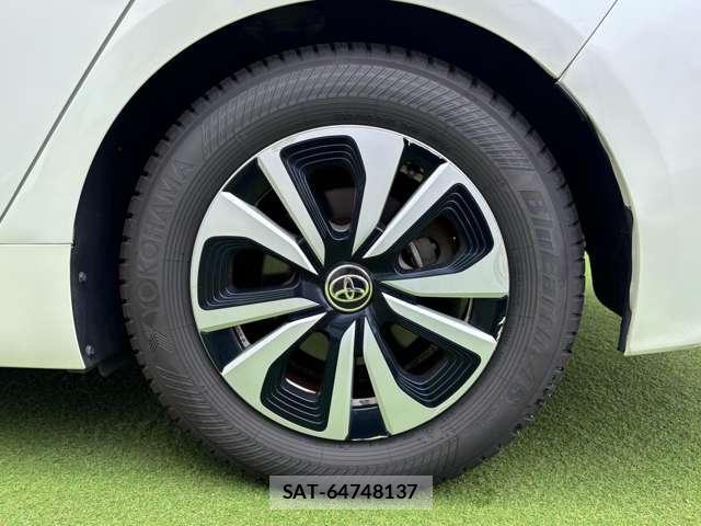 Toyota PRIUS PHV 2017-07 8877994-13