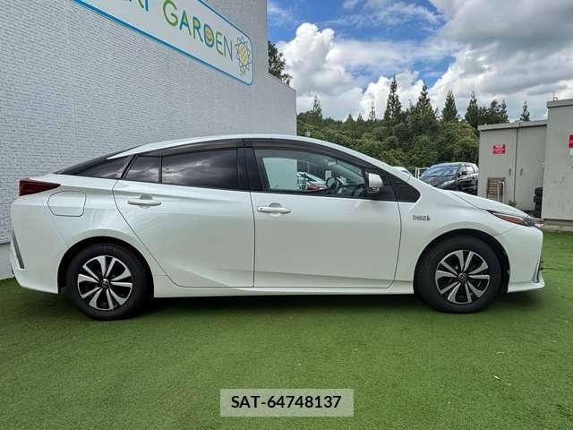 Toyota PRIUS PHV 2017-07 8877994-15