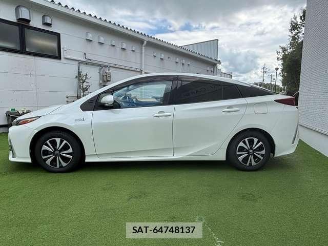 Toyota PRIUS PHV 2017-07 8877994-17
