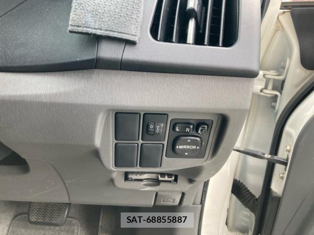 Toyota PRIUS 2010-08 8875994-9