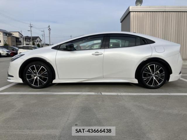 Toyota PRIUS 2025-06 8876049-1