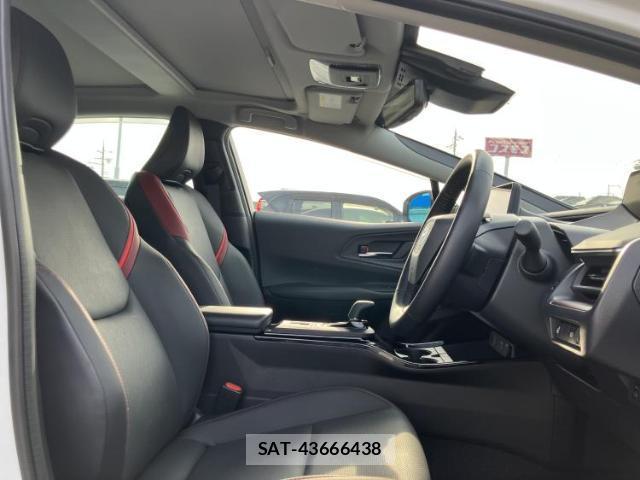 Toyota PRIUS 2025-06 8876049-3