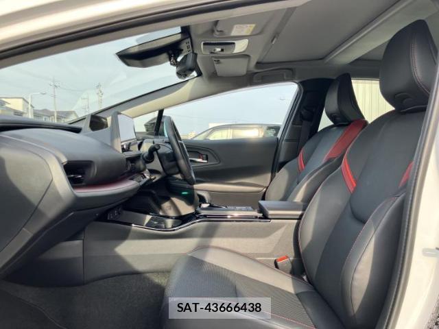 Toyota PRIUS 2025-06 8876049-6