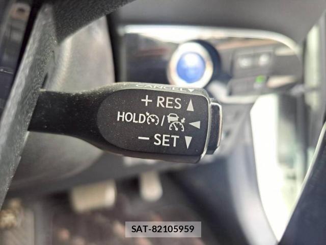 Toyota PRIUS 2018-09 8876083-13