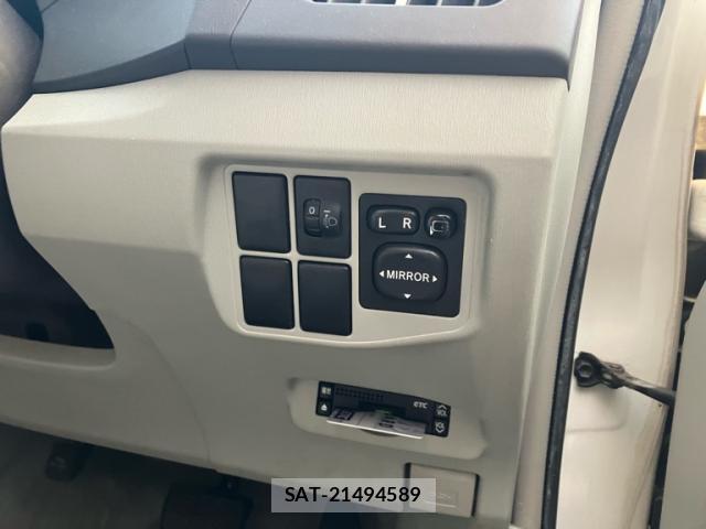 Toyota PRIUS 2010-06 8876242-16
