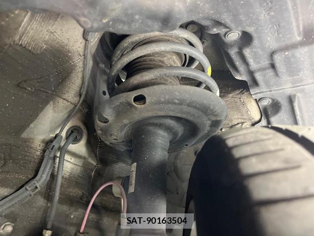 Toyota PRIUS 2016-07 8876315-19