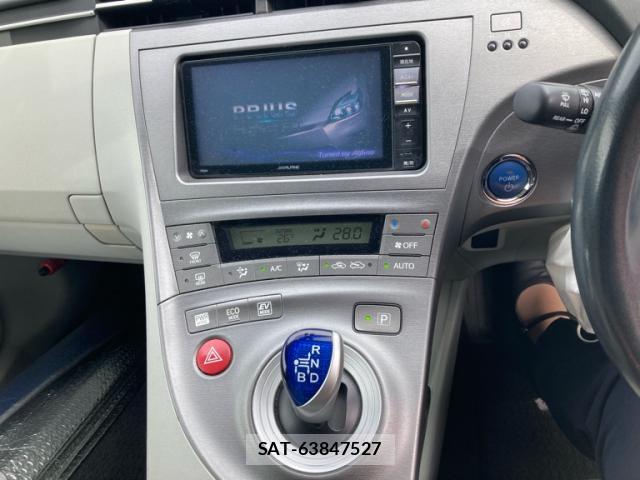 Toyota PRIUS 2014-07 8876349-15