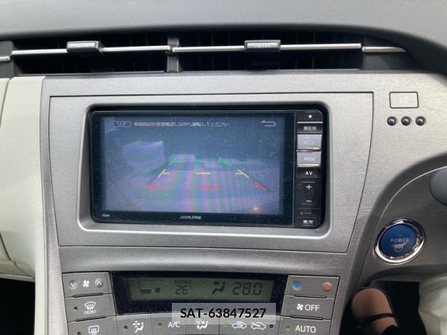 Toyota PRIUS 2014-07 8876349-16