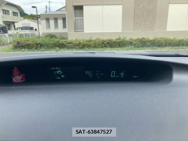 Toyota PRIUS 2014-07 8876349-18