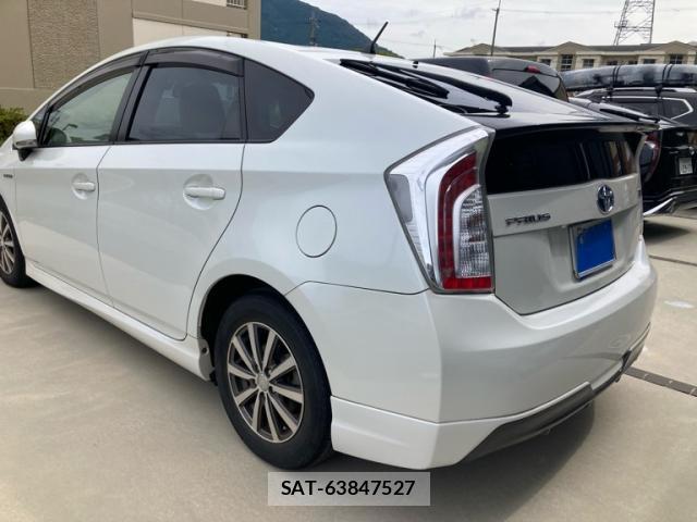 Toyota PRIUS 2014-07 8876349-5
